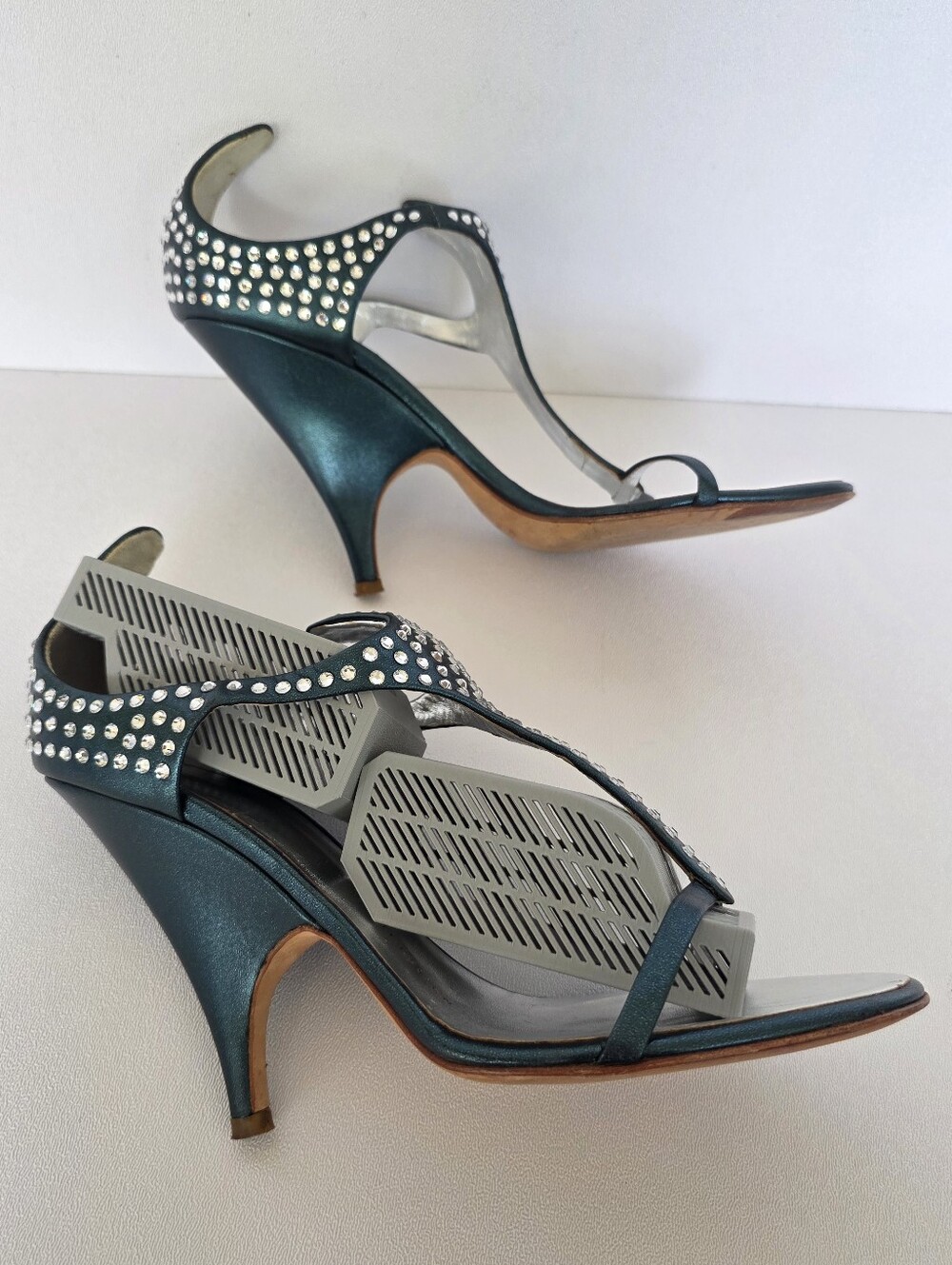 Giuseppe Zanotti Y2K Metallic Green Crystal Studded Stiletto Heels 38.5 (US 8.5) - Picture 4 of 16